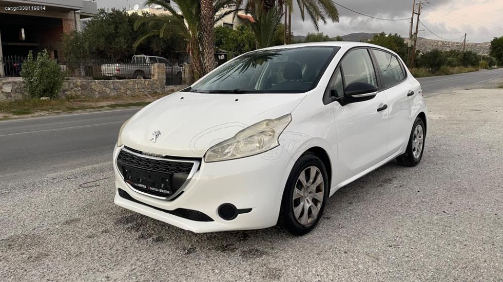 PEUGEOT 208 2015
