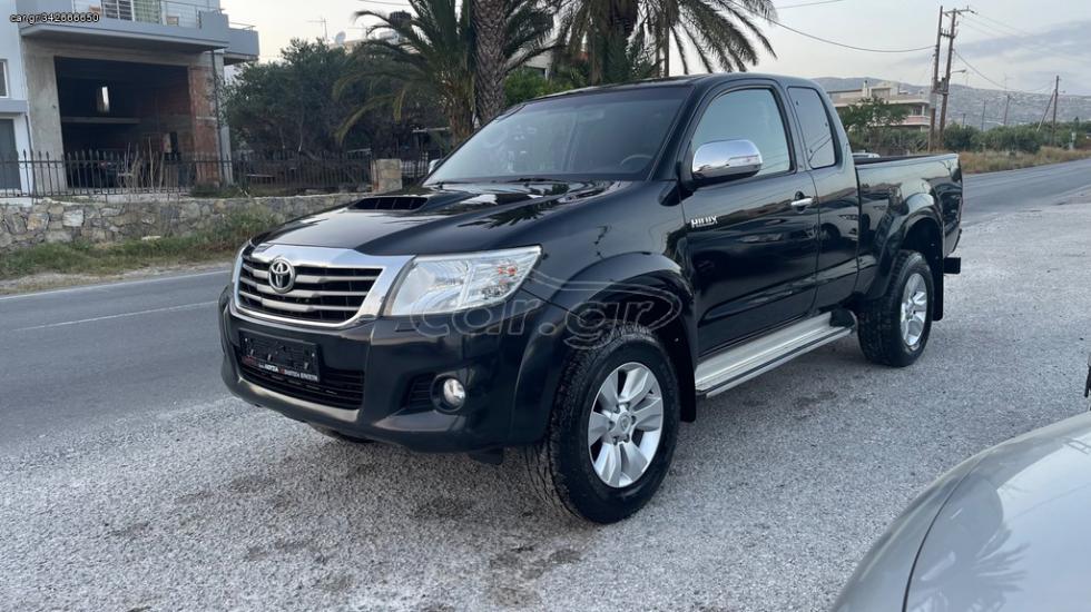 TOYOTA HILUX 2015