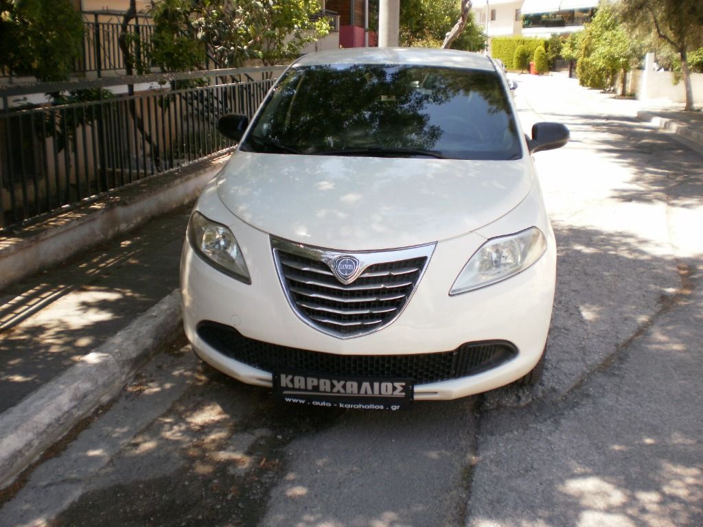 LANCIA YPSILON 2012