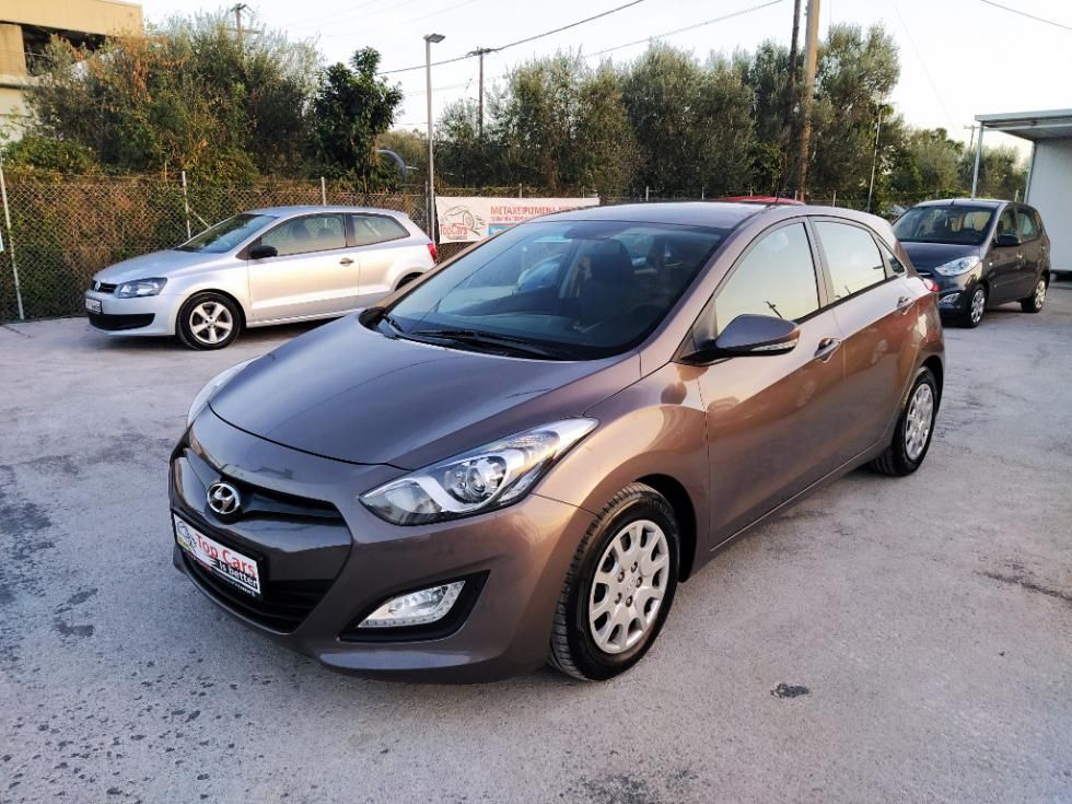 HYUNDAI i30 2012