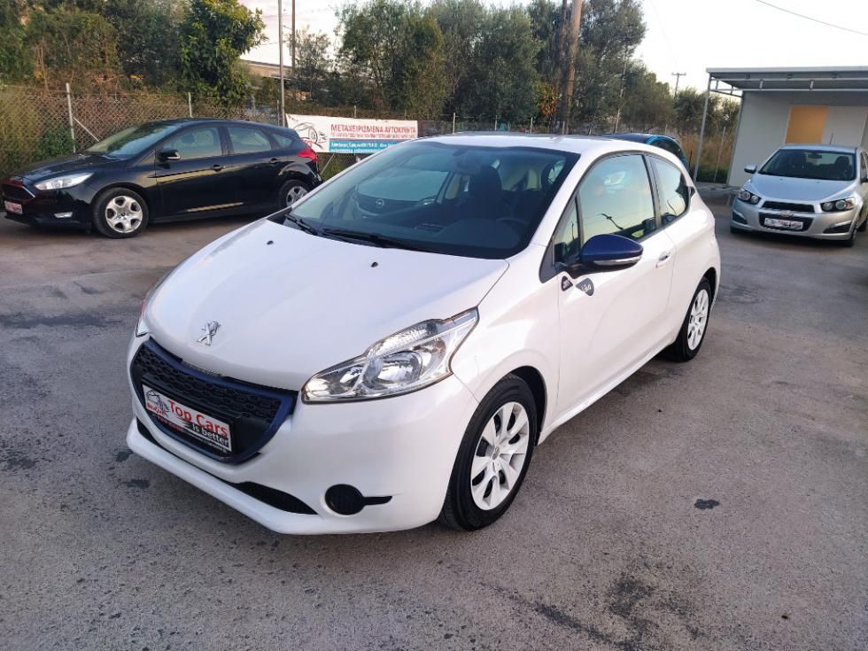 PEUGEOT 208 2015