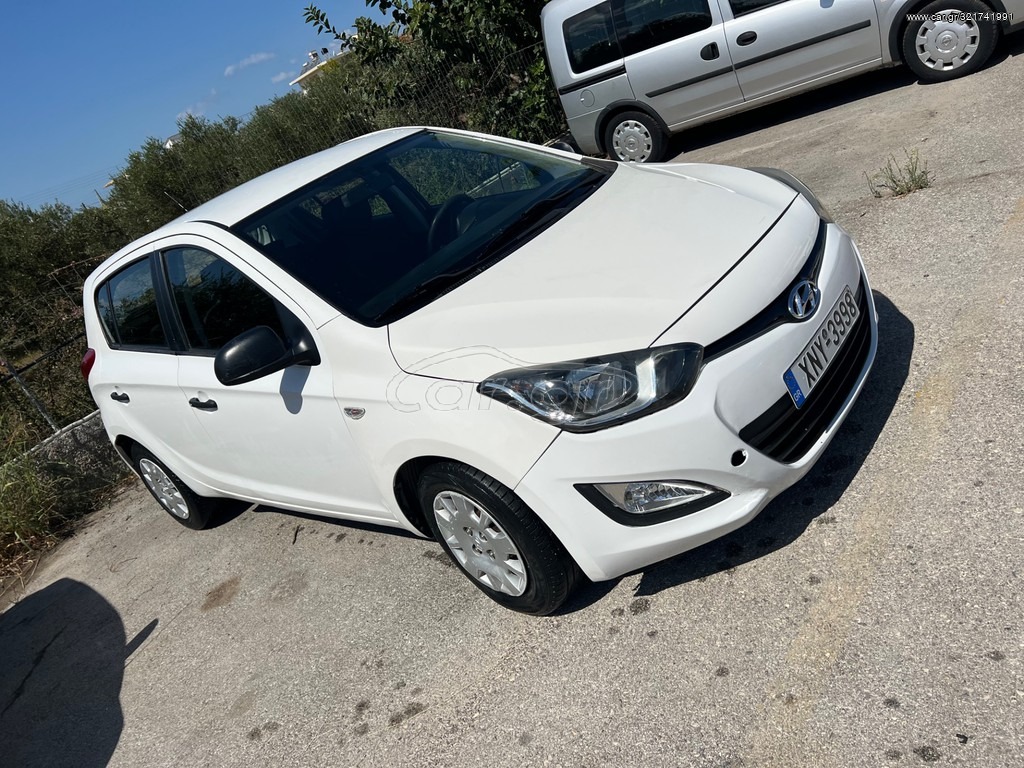 HYUNDAI i20 2013