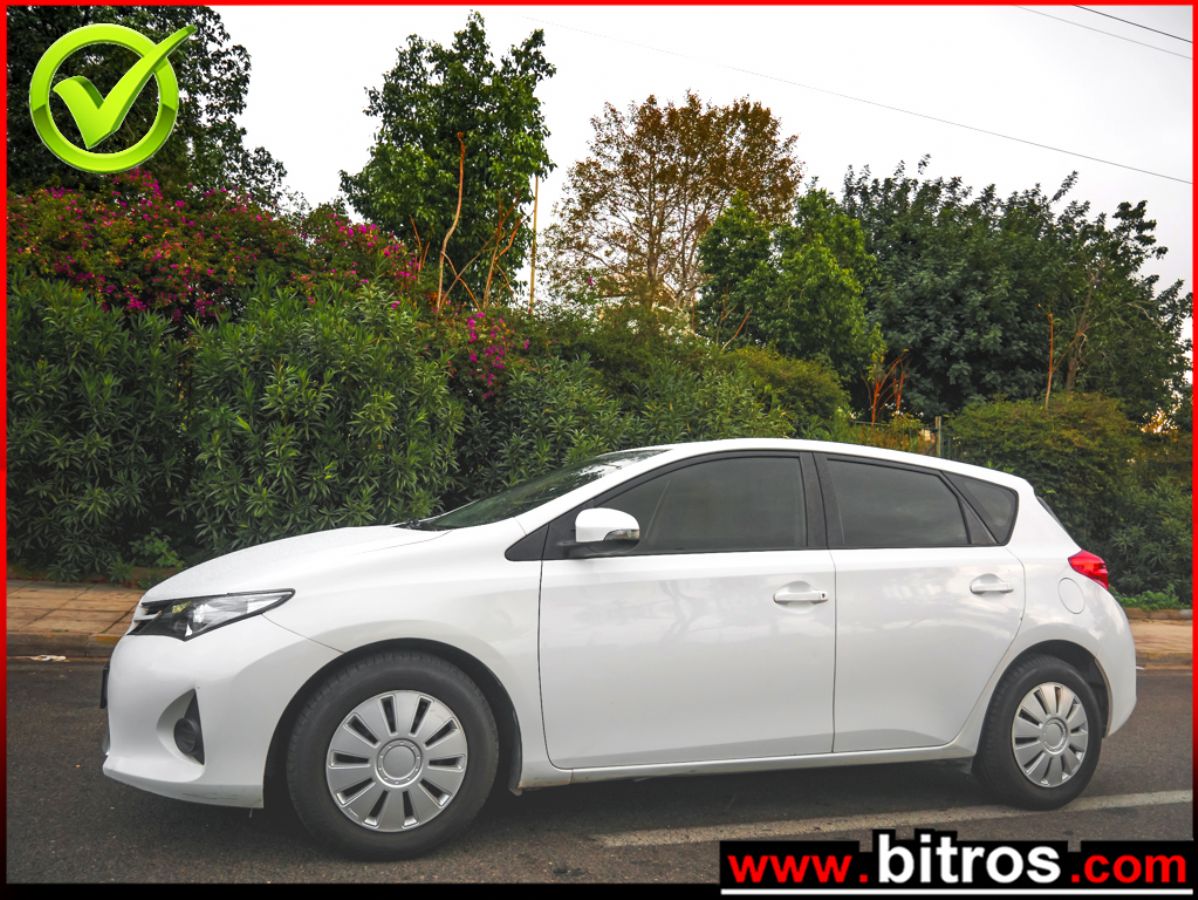 TOYOTA AURIS 2015