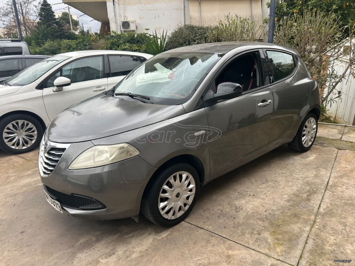LANCIA YPSILON 2012