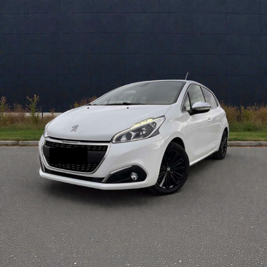 PEUGEOT 208 2015