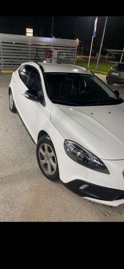 VOLVO V40 CROSS COUNTRY 2015
