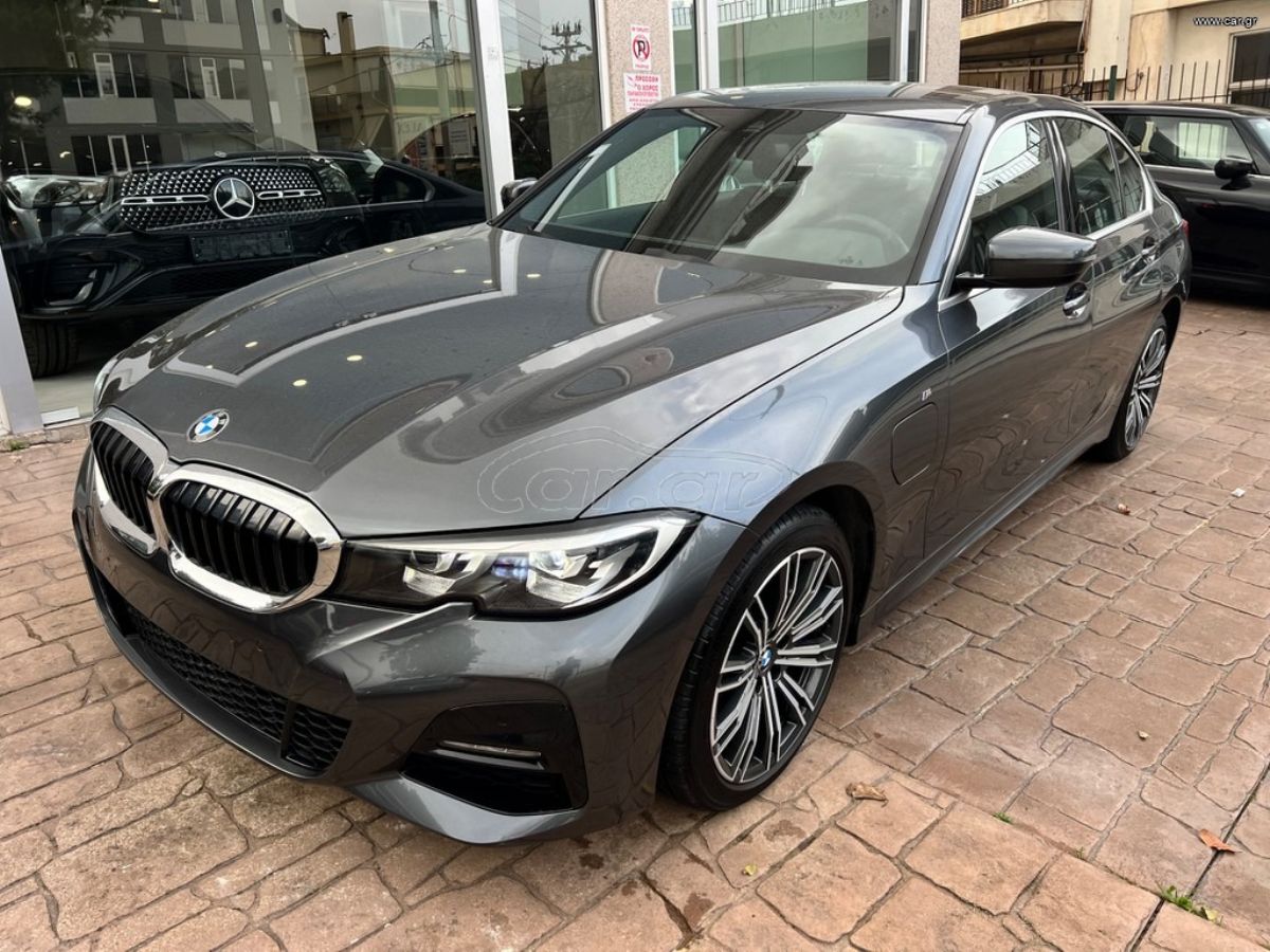 BMW 330 2022