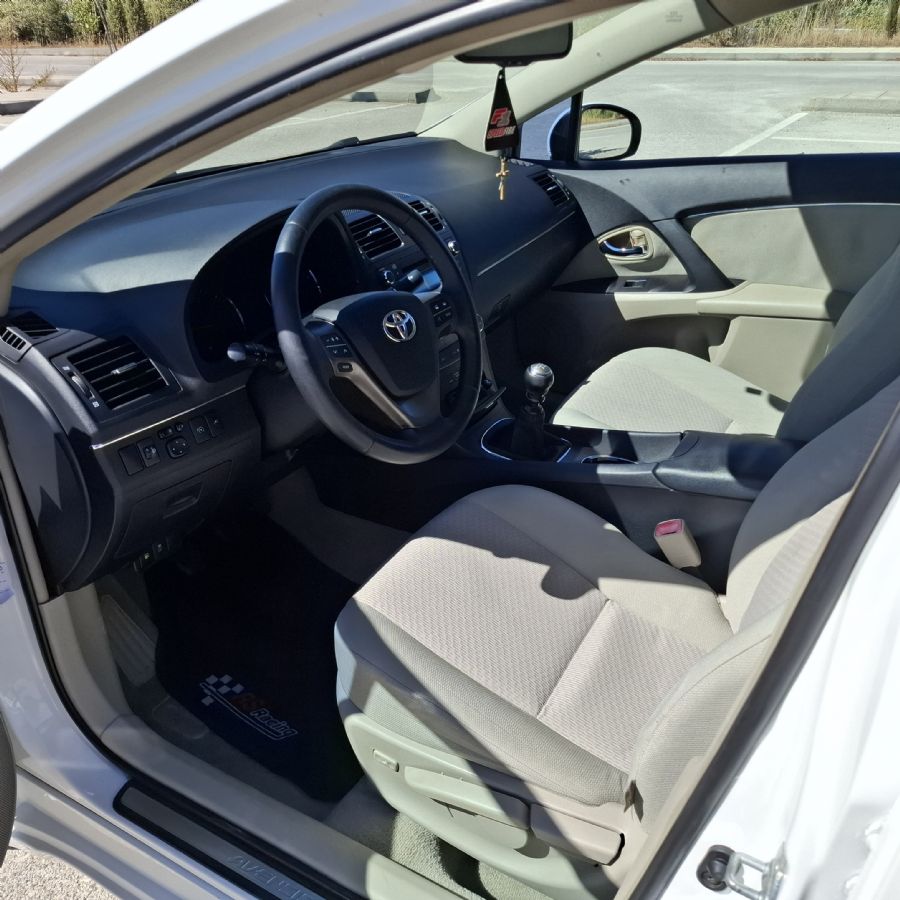TOYOTA AVENSIS 2010