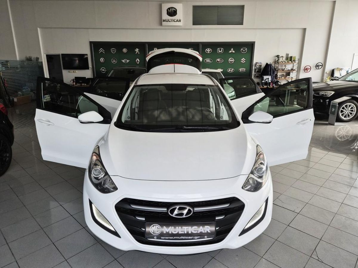 HYUNDAI i30 2016