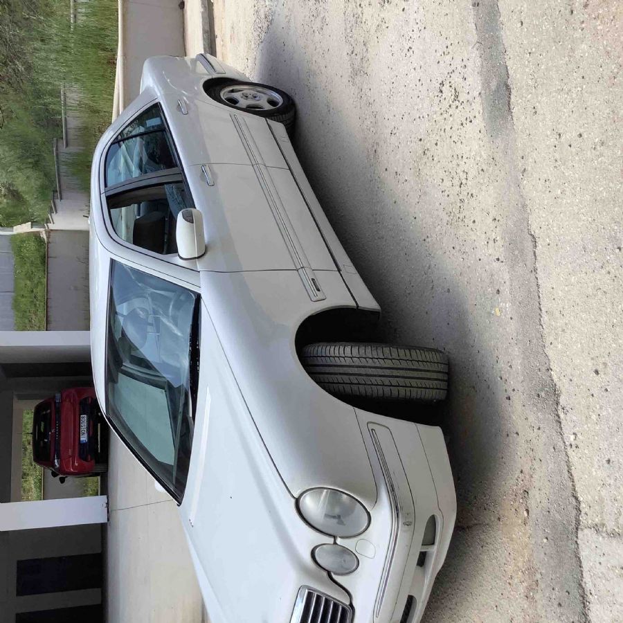 MERCEDES E200 2000