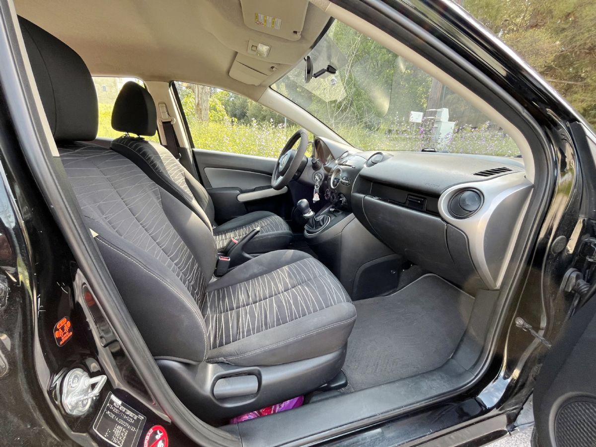 MAZDA 2 2011