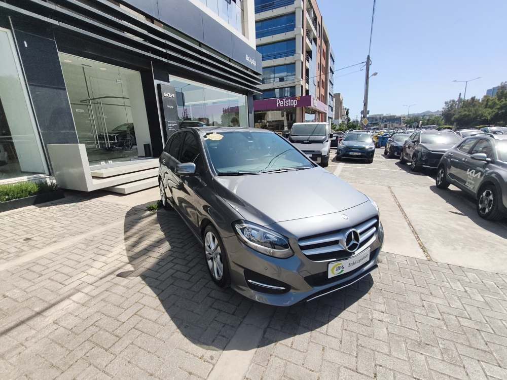 MERCEDES B180 2017