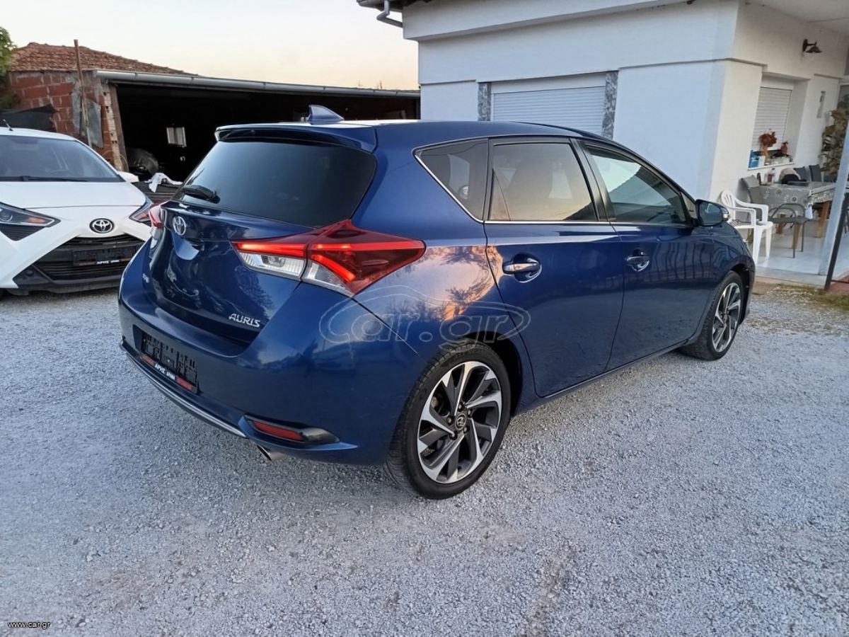 TOYOTA AURIS 2016