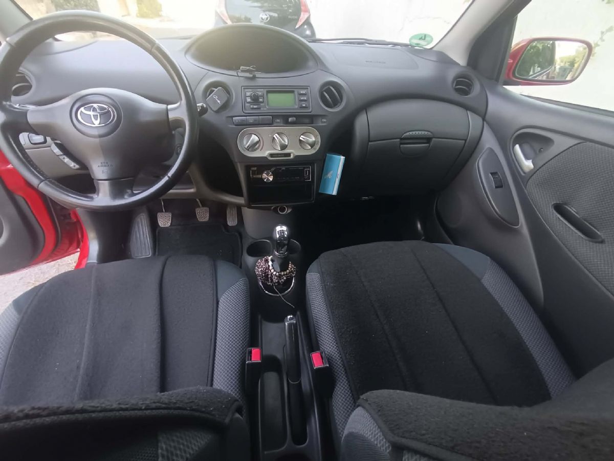 TOYOTA YARIS 2004