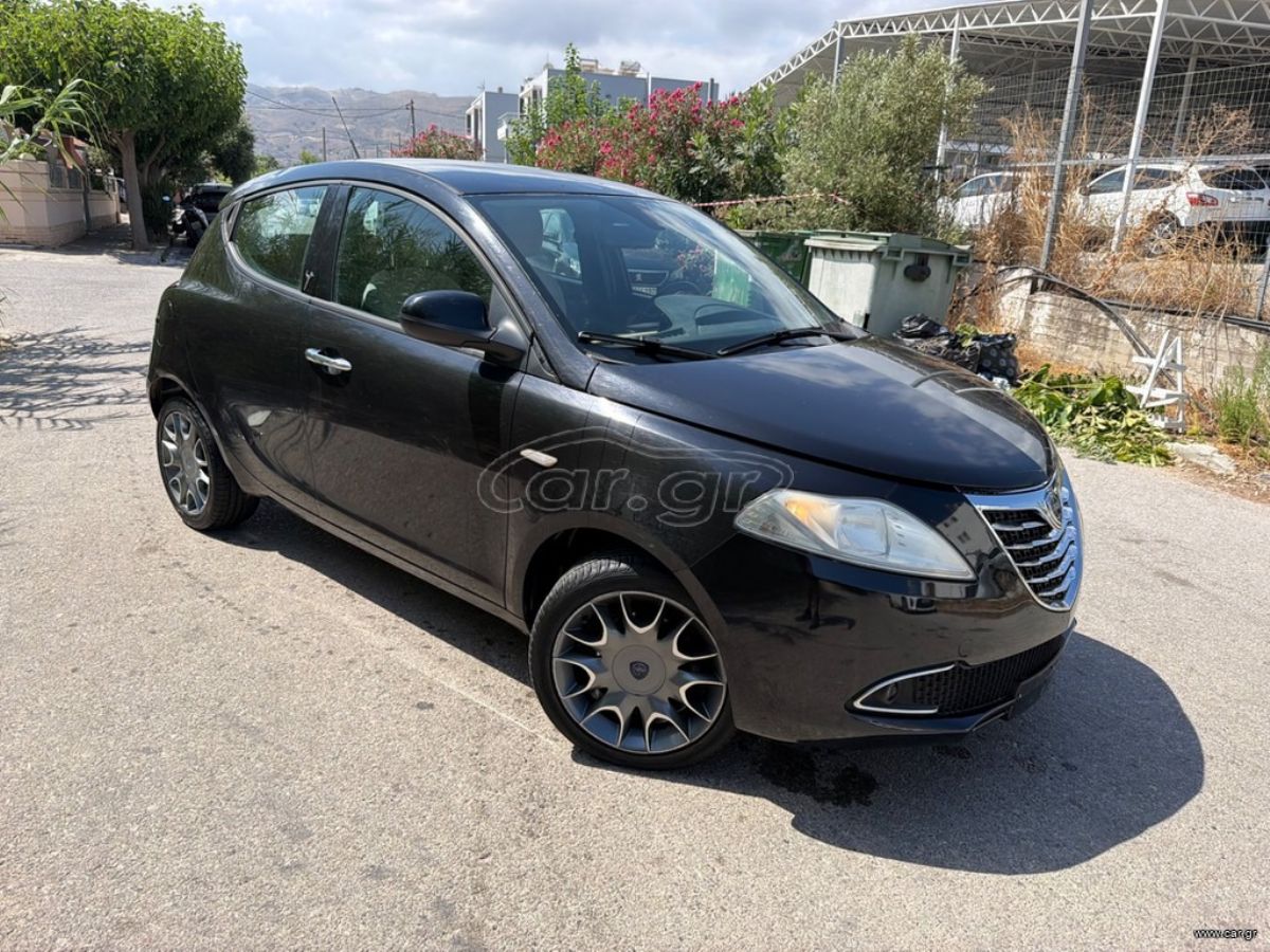 LANCIA YPSILON 2014