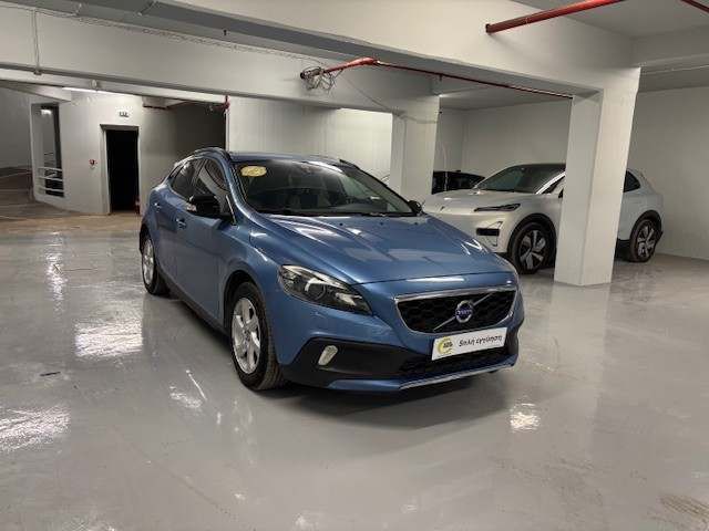 VOLVO V40 CROSS COUNTRY 2015