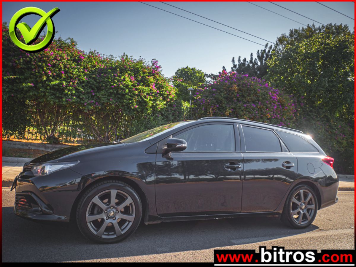 TOYOTA AURIS 2015