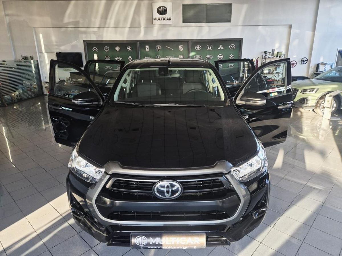 TOYOTA HILUX 2022