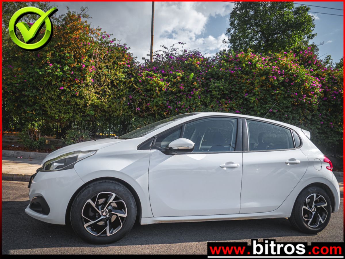 PEUGEOT 208 2015
