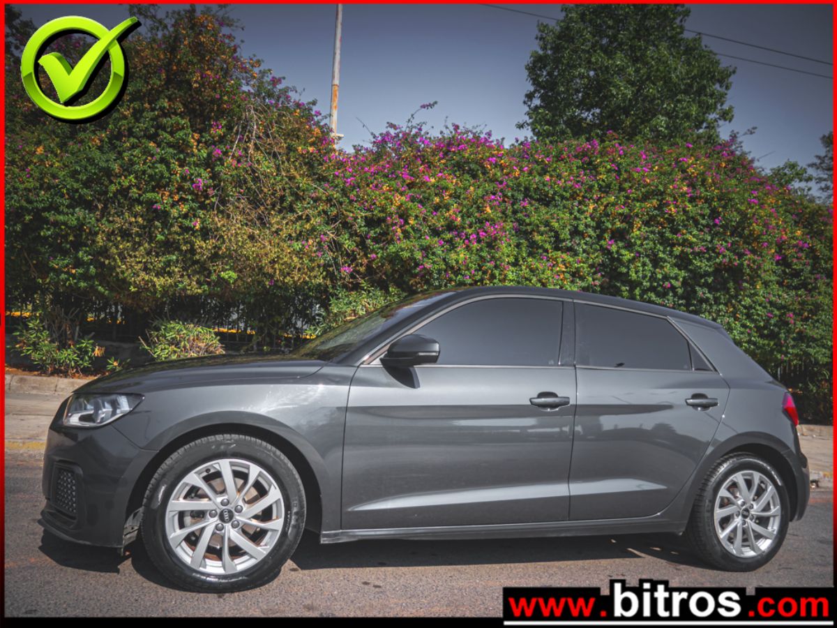 AUDI A1 2021