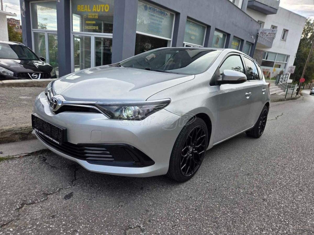 TOYOTA AURIS 2016