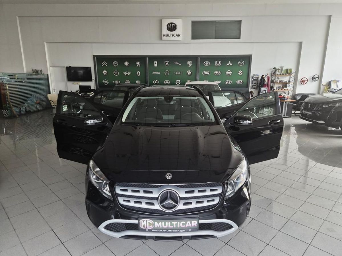MERCEDES GLA 180 2018